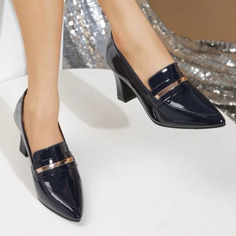 ACCEPTING OFFERS: NEW Navy Blue heels for professional attire